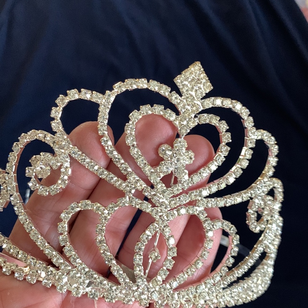 LARGE RHINESTONE TIARA